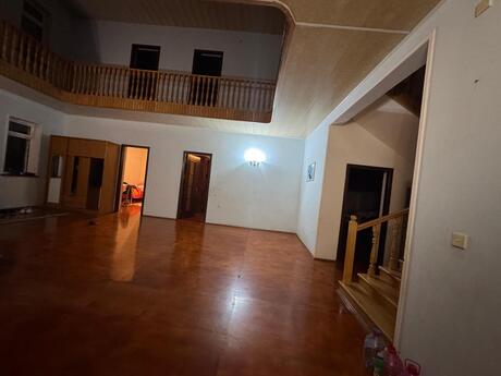 8 otaqlı həyət evi/bağ evi - Bakıxanov q. - 450 m²