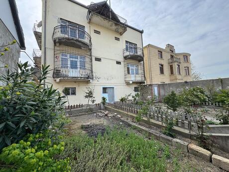 8 otaqlı həyət evi/bağ evi - Bakıxanov q. - 450 m²