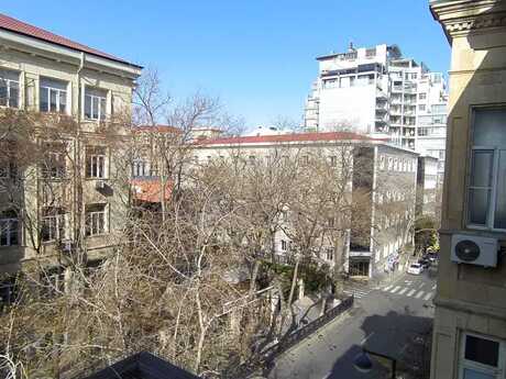 6 otaqlı köhnə tikili - İçəri Şəhər m. - 160 m²
