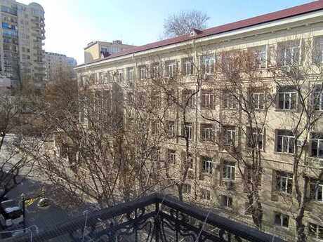6 otaqlı köhnə tikili - İçəri Şəhər m. - 160 m²