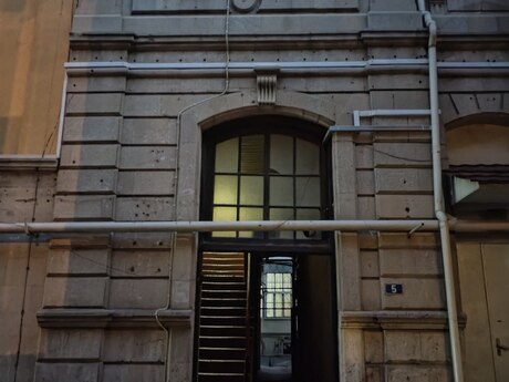 3 otaqlı köhnə tikili - İçəri Şəhər m. - 100 m²
