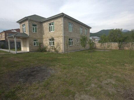 8 otaqlı həyət evi/bağ evi - Balakən - 250 m²