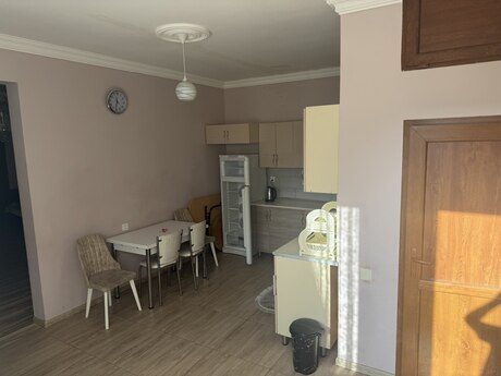 3 otaqlı həyət evi/bağ evi - İnşaatçılar m. - 100 m²