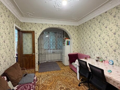 4 otaqlı köhnə tikili - Memar Əcəmi m. - 100 m²