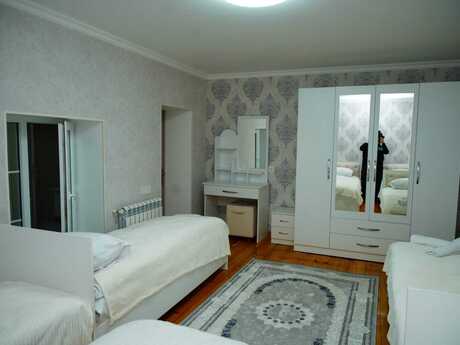 4 otaqlı həyət evi/bağ evi - Şəki - 150 m²