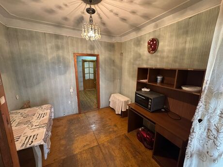 4 otaqlı köhnə tikili - Həzi Aslanov m. - 70 m²