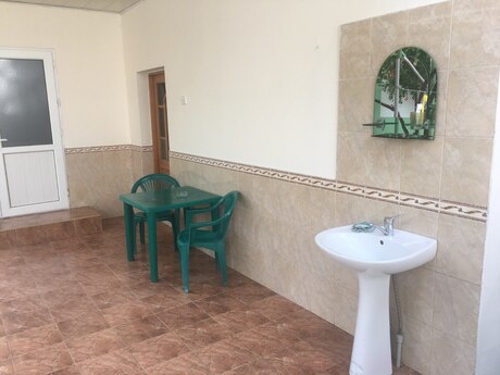 14 otaqlı həyət evi/bağ evi - Yeni Suraxanı q. - 350 m²