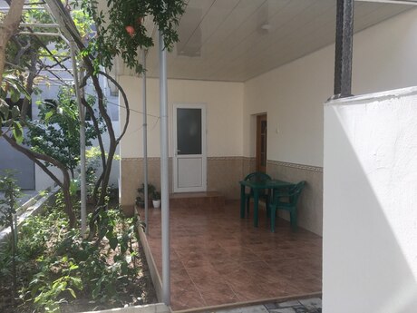 14 otaqlı həyət evi/bağ evi - Yeni Suraxanı q. - 350 m²