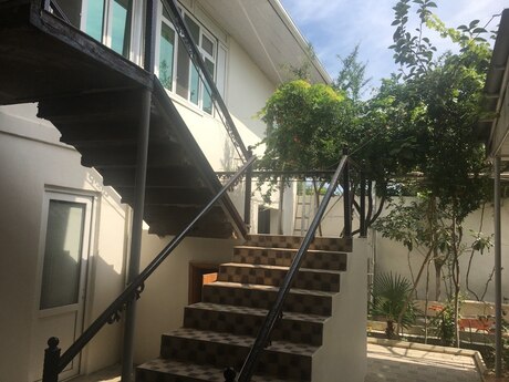 14 otaqlı həyət evi/bağ evi - Yeni Suraxanı q. - 350 m²