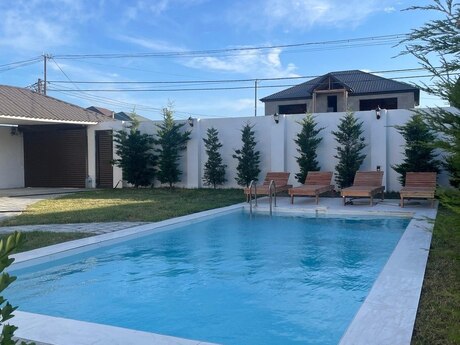 3 otaqlı həyət evi/bağ evi - Şüvəlan q. - 200 m²