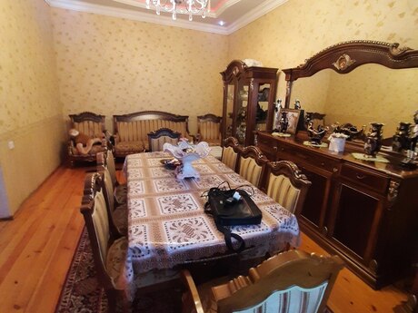9 otaqlı həyət evi/bağ evi - Bülbülə q. - 350 m²