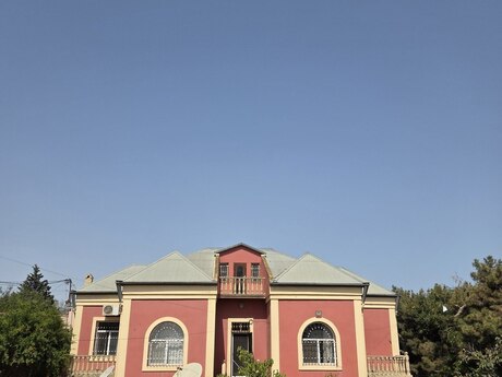 9 otaqlı həyət evi/bağ evi - Bülbülə q. - 350 m²