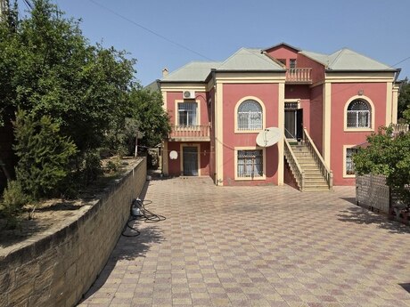 9 otaqlı həyət evi/bağ evi - Bülbülə q. - 350 m²