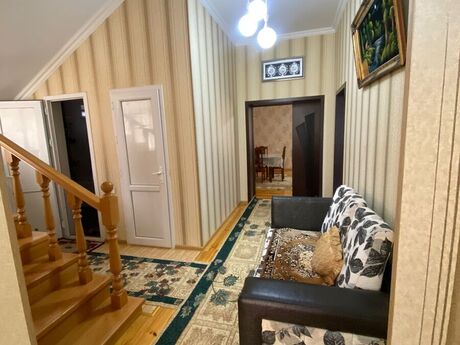 4 otaqlı həyət evi/bağ evi - Novxanı q. - 200 m²