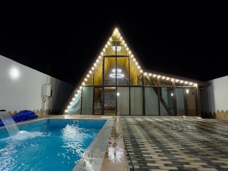 4 otaqlı həyət evi/bağ evi - Şüvəlan q. - 200 m²