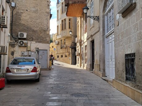5 otaqlı köhnə tikili - İçəri Şəhər m. - 100 m²