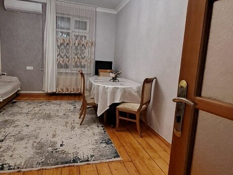 2 otaqlı köhnə tikili - Bakıxanov q. - 75 m²