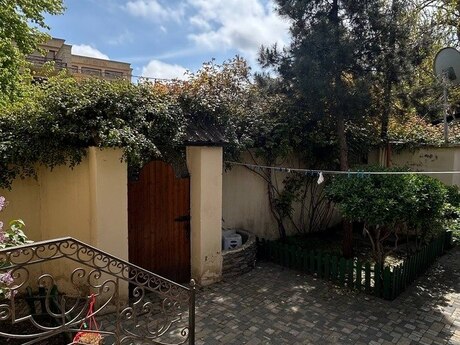4 otaqlı həyət evi/bağ evi - Bakıxanov q. - 150 m²