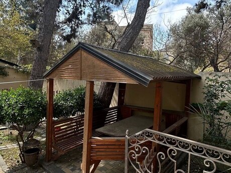 4 otaqlı həyət evi/bağ evi - Bakıxanov q. - 150 m²