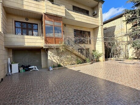 8 otaqlı həyət evi/bağ evi - Binəqədi r. - 305 m²