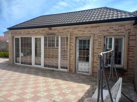 4 otaqlı həyət evi/bağ evi - Buzovna q. - 140 m²