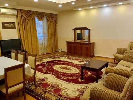 3-комн. новостройка - м. Низами - 140 м²