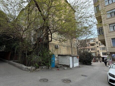 4 otaqlı köhnə tikili - Memar Əcəmi m. - 100 m²