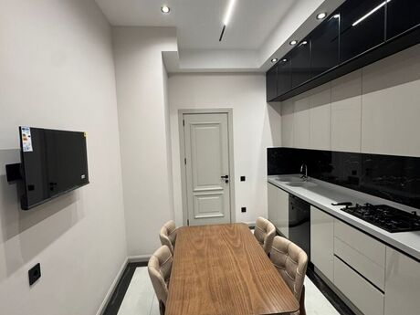 3-комн. новостройка - м. 28 мая - 132 м²