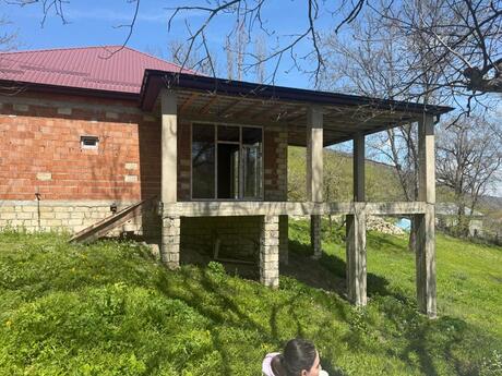 5 otaqlı həyət evi/bağ evi - Quba - 135 m²