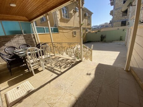 7 otaqlı həyət evi/bağ evi - Badamdar q. - 410 m²
