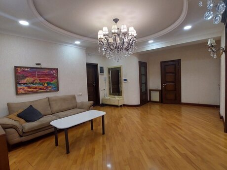 4 otaqlı yeni tikili - Səbail r. - 160 m²