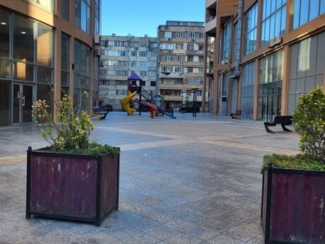 Obyekt - İnşaatçılar m. - 77 m²