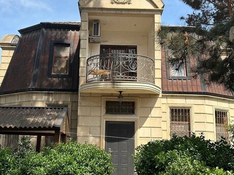 4 otaqlı həyət evi/bağ evi - Bakıxanov q. - 150 m²