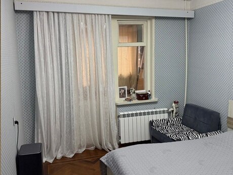 4 otaqlı köhnə tikili - Xalqlar Dostluğu m. - 100 m²