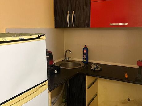 1 otaqlı həyət evi/bağ evi - İnşaatçılar m. - 40 m²