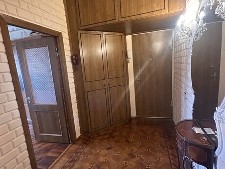 3 otaqlı köhnə tikili - 8-ci mikrorayon q. - 85 m²