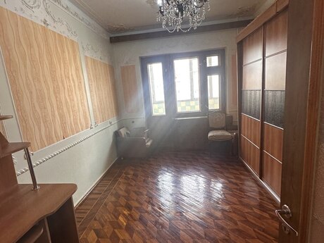 3 otaqlı köhnə tikili - 8-ci mikrorayon q. - 85 m²