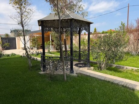 6 otaqlı həyət evi/bağ evi - Buzovna q. - 220 m²