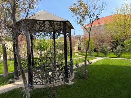 6 otaqlı həyət evi/bağ evi - Buzovna q. - 220 m²