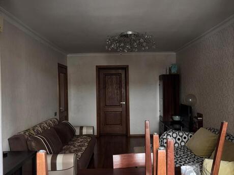 3 otaqlı köhnə tikili - 28 May m. - 71 m²