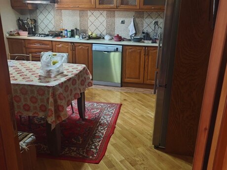 5 otaqlı həyət evi/bağ evi - Qara Qarayev m. - 280 m²