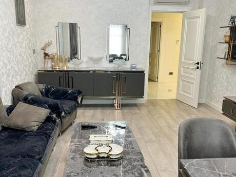 4 otaqlı yeni tikili - Şah İsmayıl Xətai m. - 150 m²