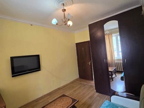 2 otaqlı köhnə tikili - Həzi Aslanov q. - 40 m²