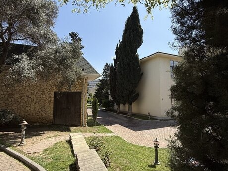 6 otaqlı həyət evi/bağ evi - İnşaatçılar m. - 330 m²