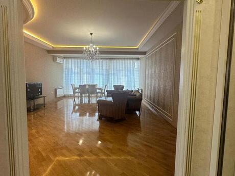 3-комн. новостройка - м. Шах Исмаил Хатаи - 150 м²