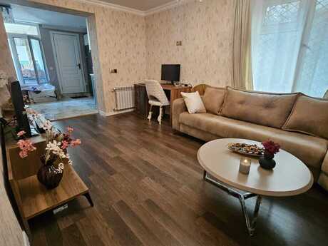 2 otaqlı köhnə tikili - İnşaatçılar m. - 70 m²