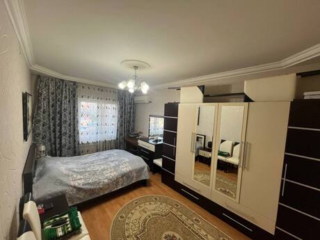 4 otaqlı köhnə tikili - İnşaatçılar m. - 90 m²