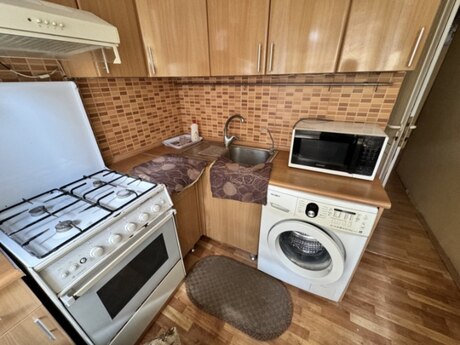 3 otaqlı köhnə tikili - İnşaatçılar m. - 70 m²
