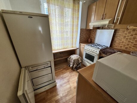 3 otaqlı köhnə tikili - İnşaatçılar m. - 70 m²