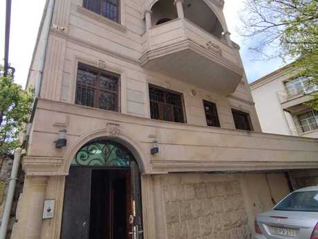 5 otaqlı həyət evi/bağ evi - Azadlıq Prospekti m. - 300 m²